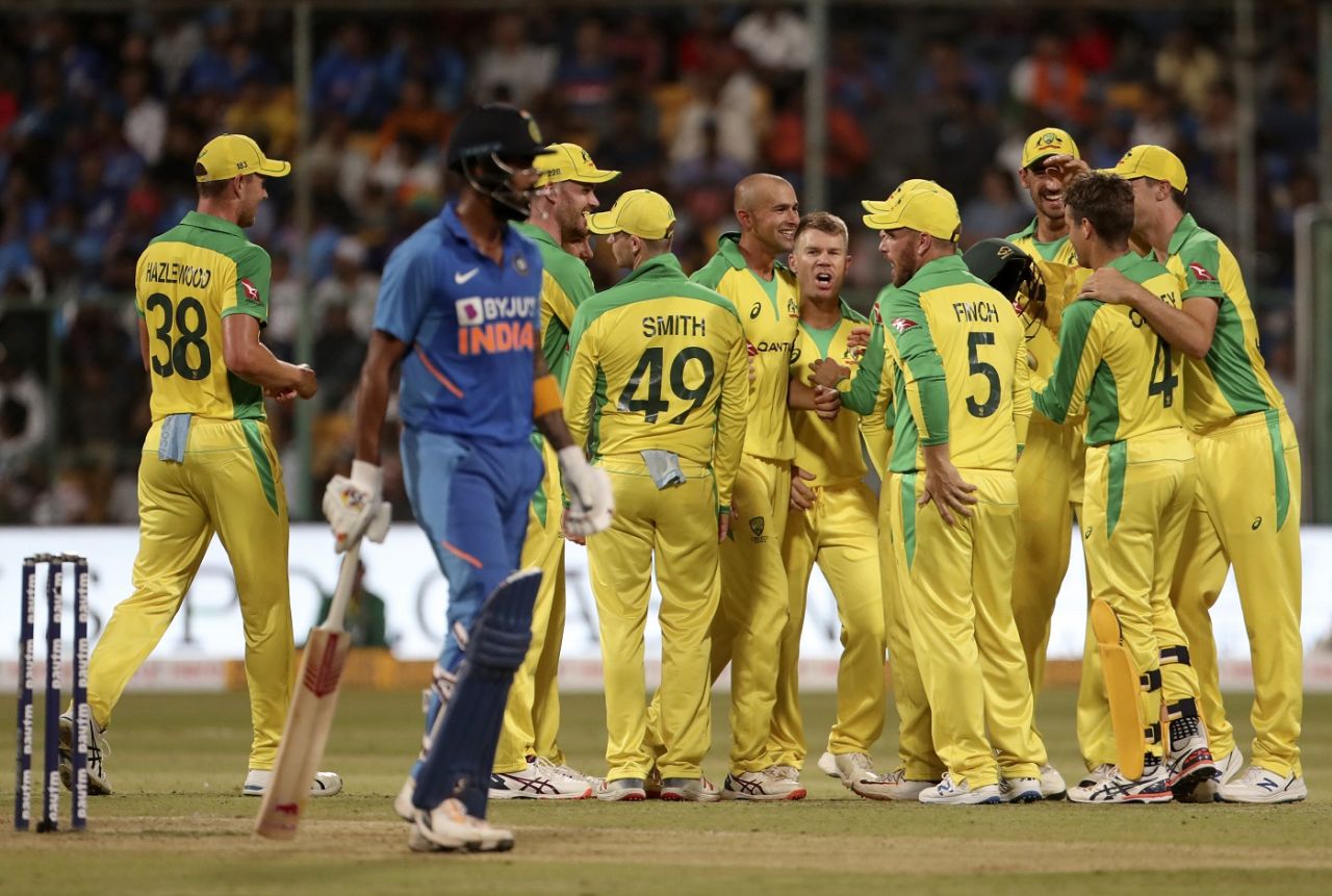 Ashton Agar is joined by the Australian team in celebrating KL Rahul's wicket, India v Australia, 3rd ODI, Bengaluru, January 19, 2020