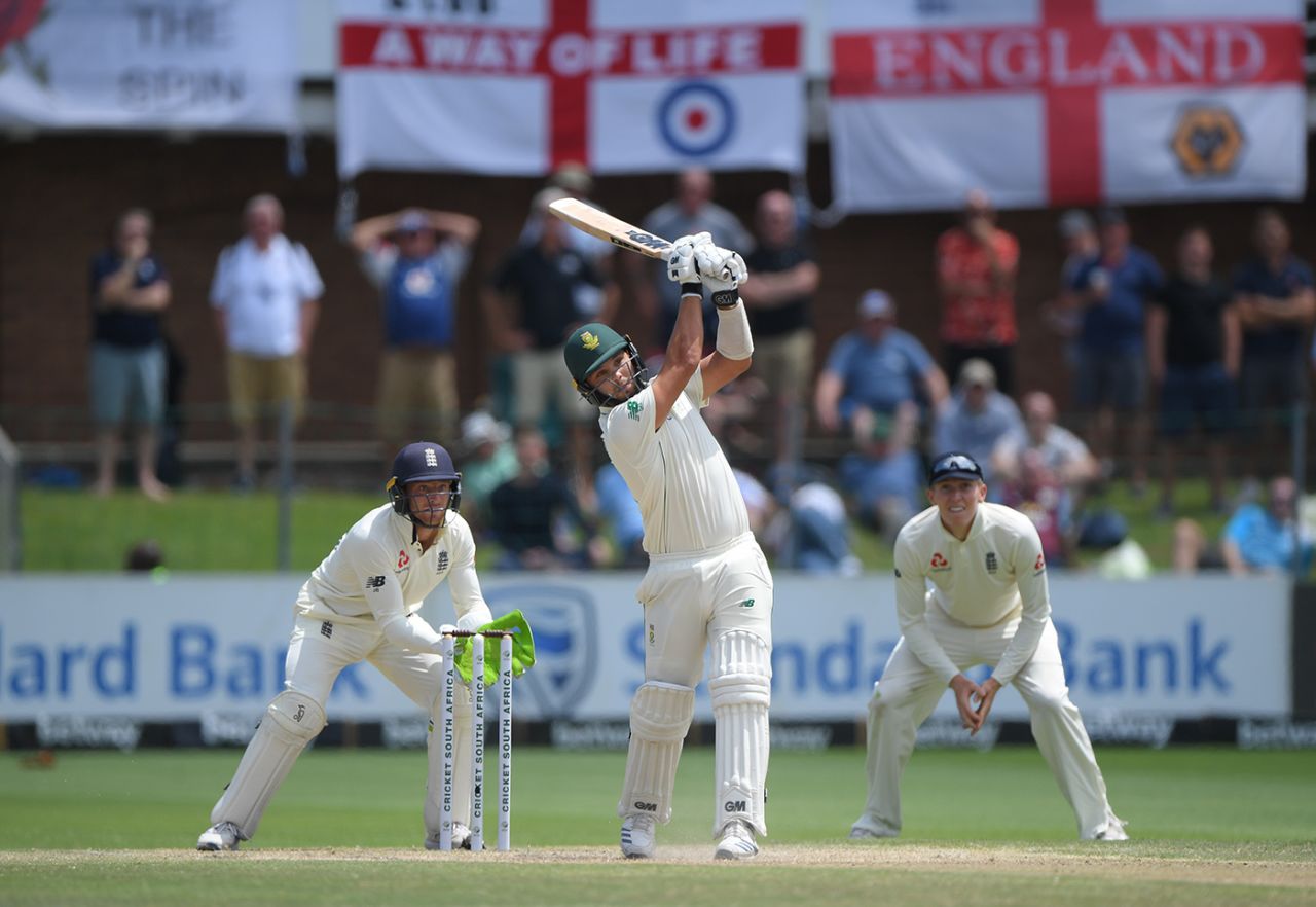 Dane Paterson launches one over long-on, South Africa v England, 3rd Test, Port Elizabeth, 5th day, January 20, 2020