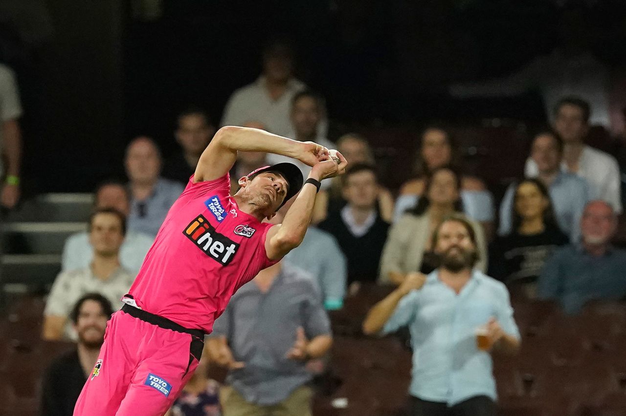 Moises Henriques held on to a high catch, Sydney Sixers v Melbourne Stars, Big Bash League 2019-20, January 20, 2020