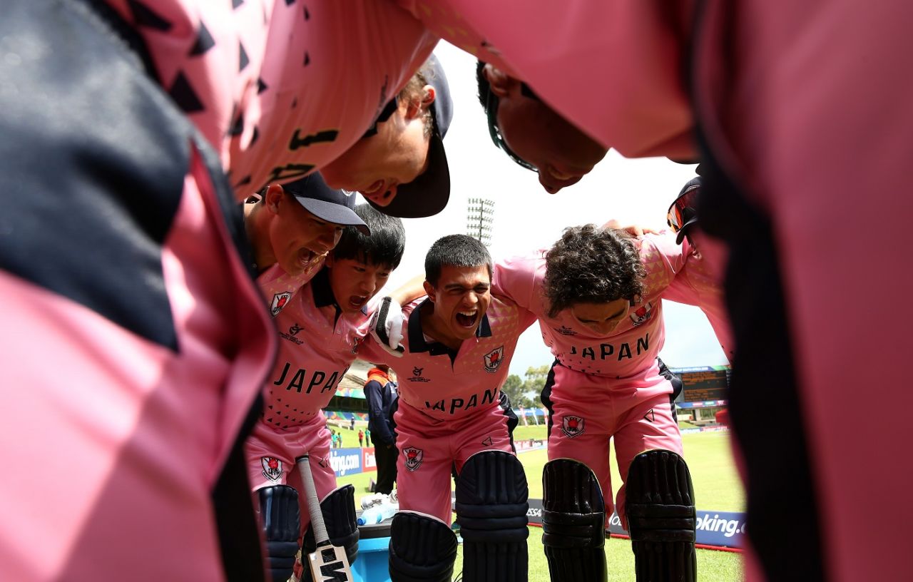 The Japan players get into a huddle, India v Japan, Under-19 World Cup 2020, Bloemfontein, January 21, 2020