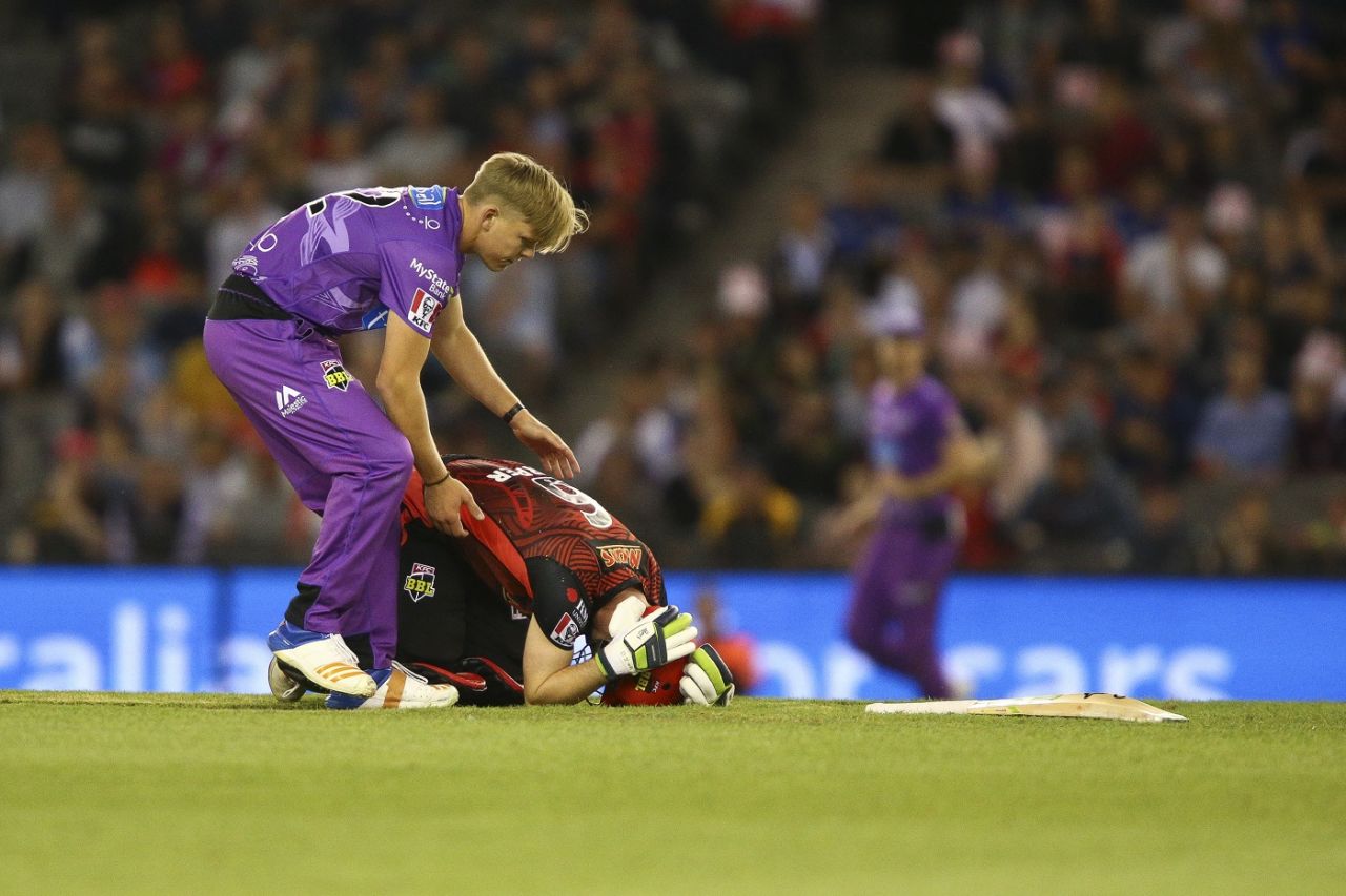 Sam Harper had to be substituted after a collision with Nathan Ellis, Melbourne Renegades v Hobart Hurricanes, Big Bash League 2019-20, Melbourne, January 21, 2020