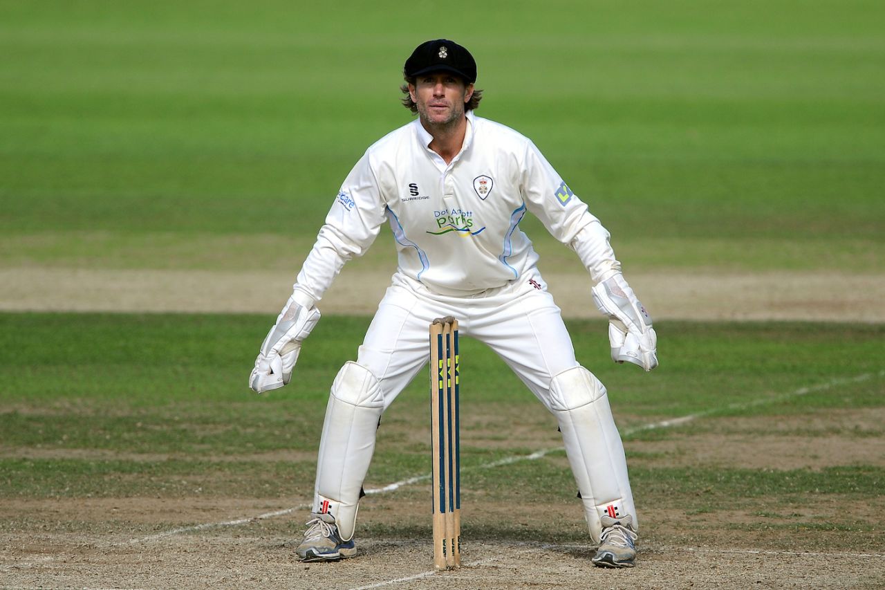 Luke Sutton keeps wicket, Day One, Surrey v Derbyshire, Division Two, Liverpool Victoria County Championship, The Oval, September 12, 2011