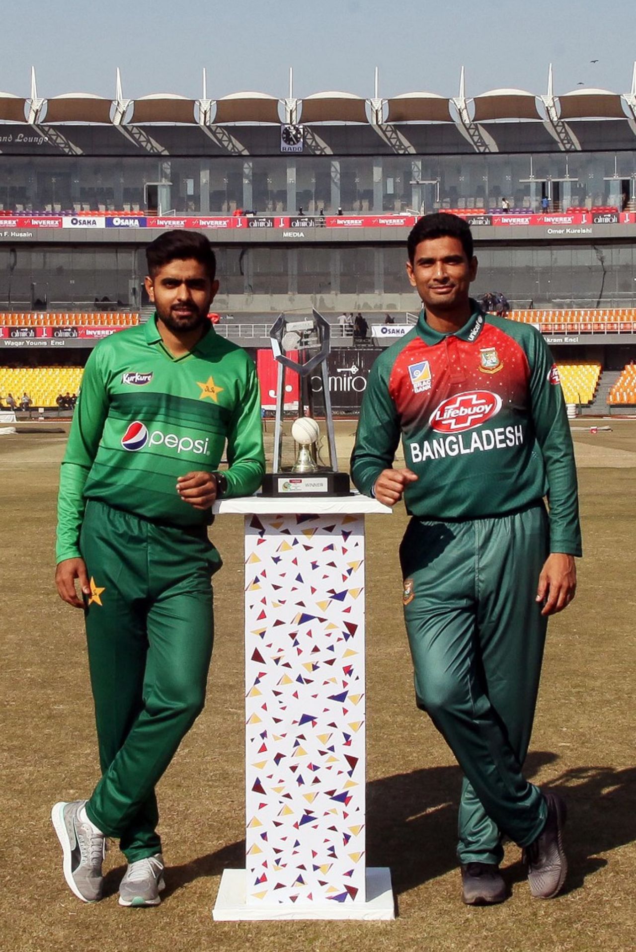 Captains Babar Azam and Mahmudullah pose with the trophy, Pakistan v Bangladesh, 1st T20I, Lahore, January 23, 2020