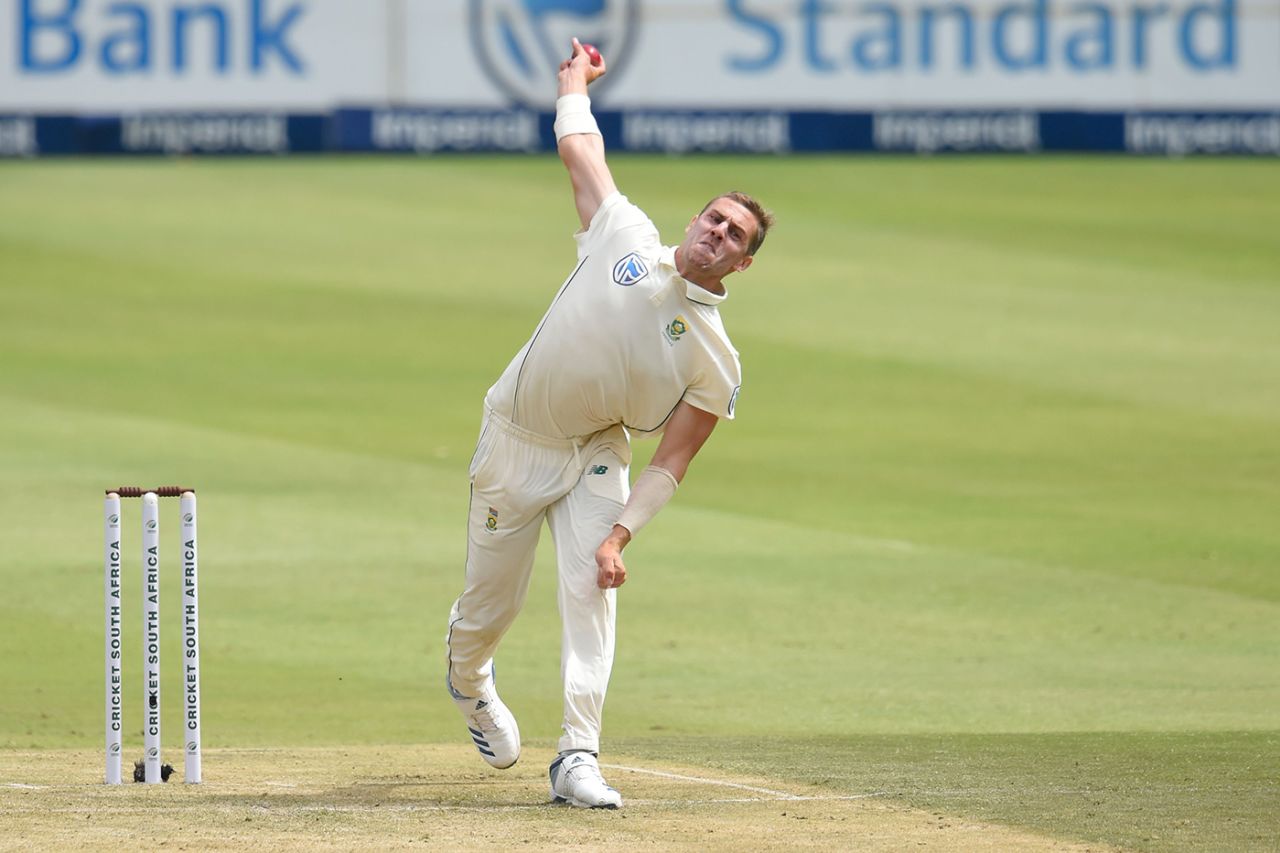 Anrich Nortje strains in his delivery, South Africa v England, 4th Test, Day 1, Johannesburg, January 24, 2020