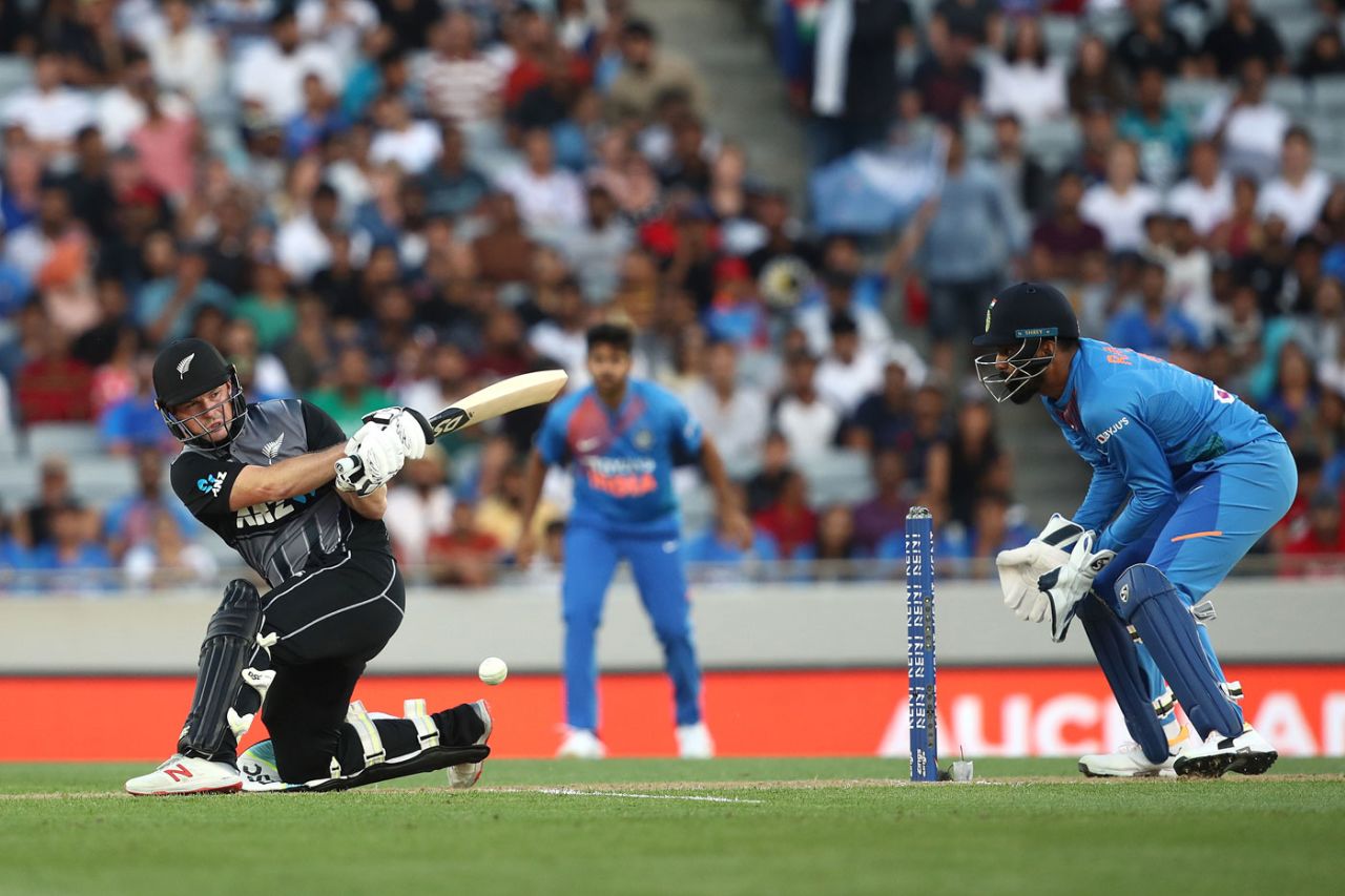 Colin Munro attempts a reverse sweep, New Zealand v India, 2nd T20I, Auckland, January 26, 2020