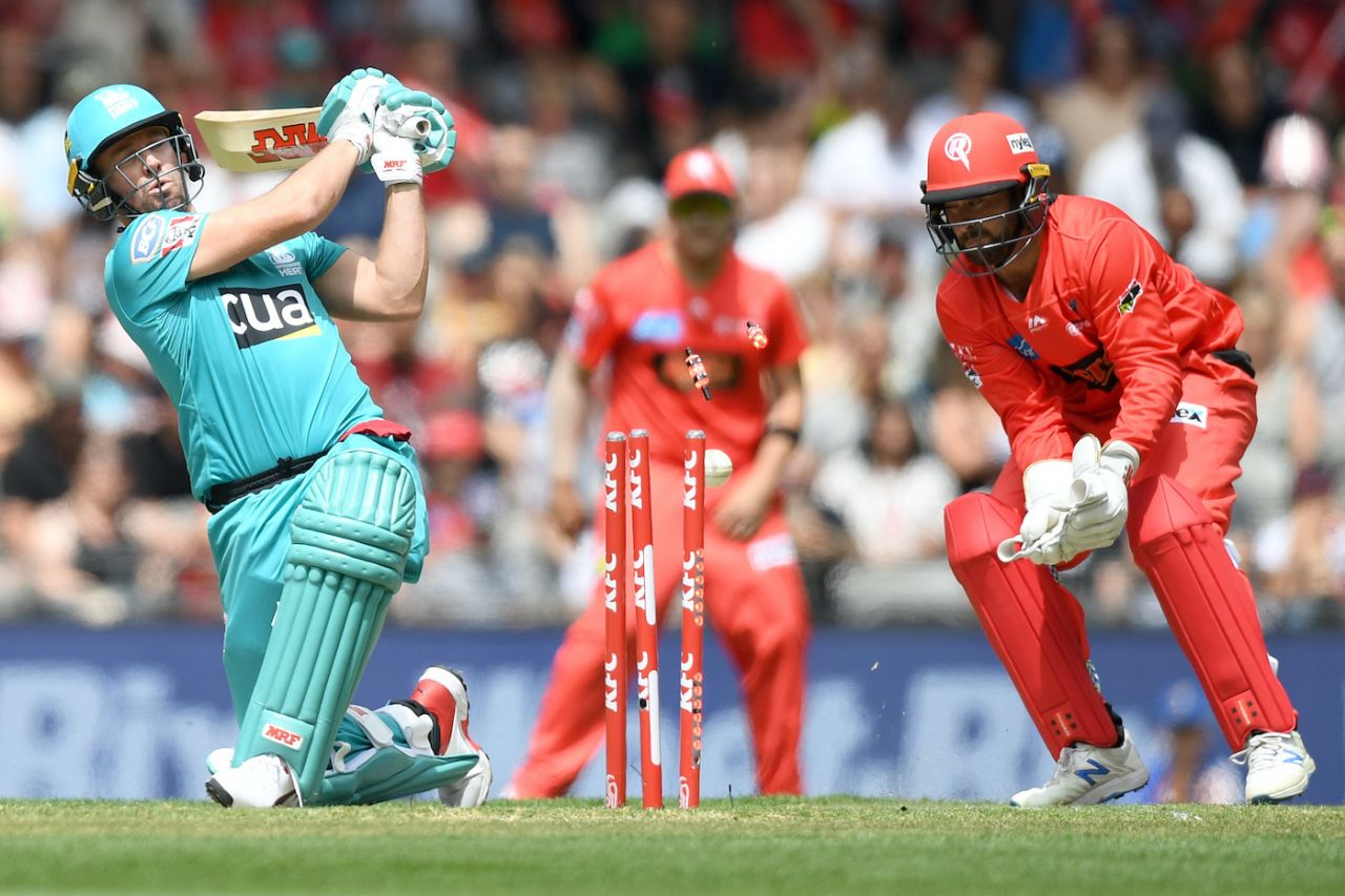 AB de Villiers is bowled trying to slog sweep, Melbourne Renegades v Brisbane Heat, BBL 09, Melbourne, January 27, 2019