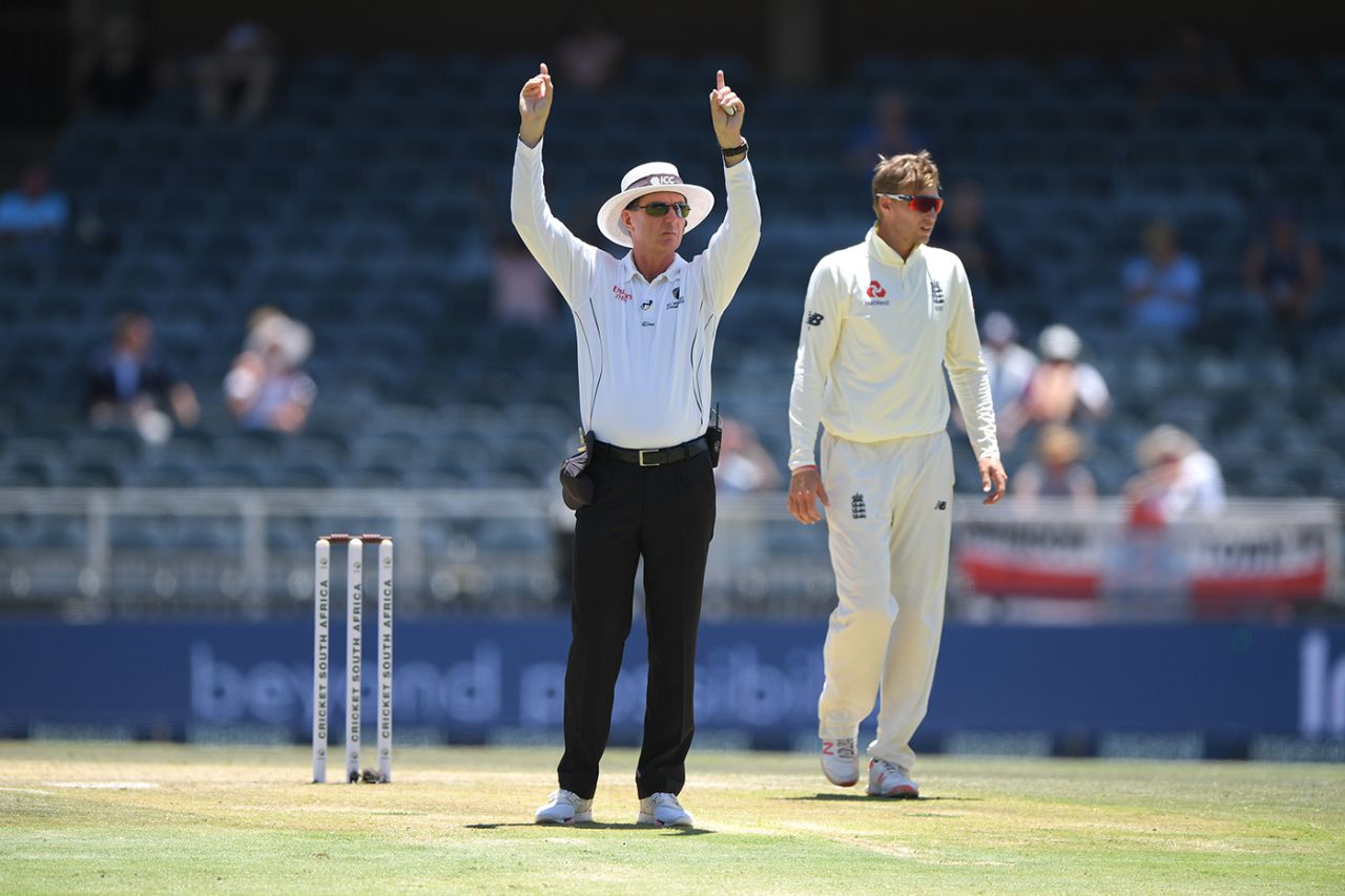 Rassie van der Dussen struck Joe Root for six, South Africa v England, 4th Test, Johannesburg, 4th day, January 27, 2020