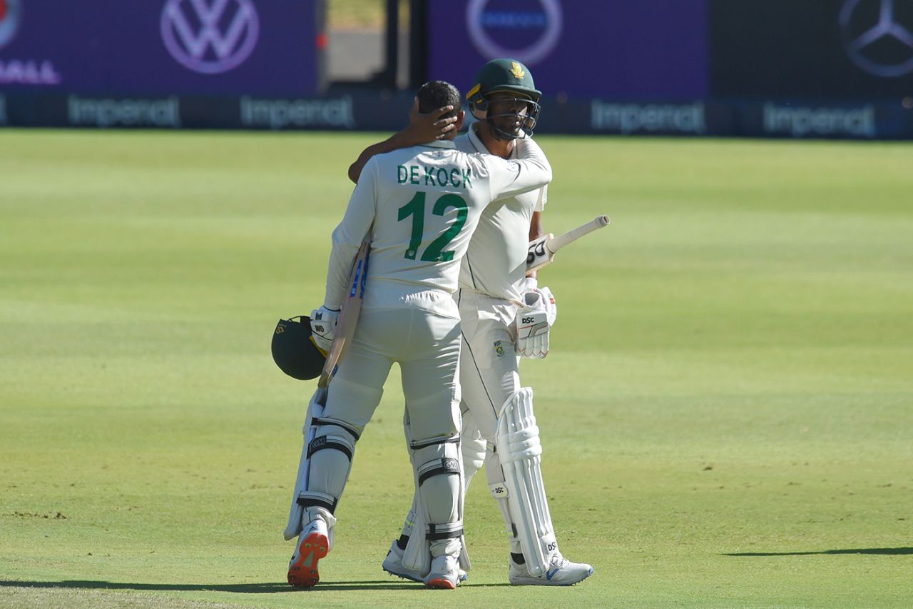 Vernon Philander is embraced by Quinton de Kock after his final Test innings, South Africa v England, 4th Test, Johannesburg, 4th day, January 27, 2020