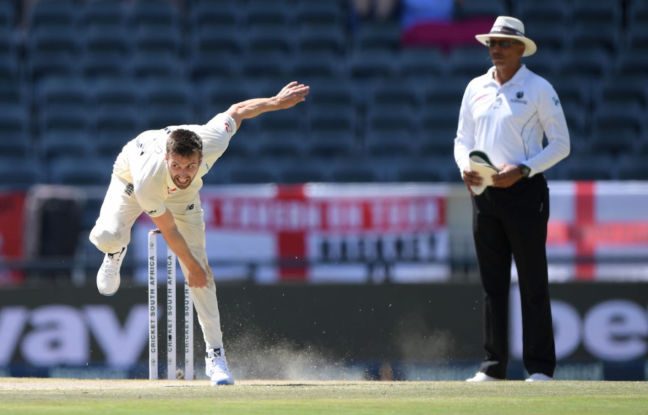 Mark Wood bowls, day four, fourth Test, South Africa v England, Wanderers, Johannesburg, January 27, 2020 