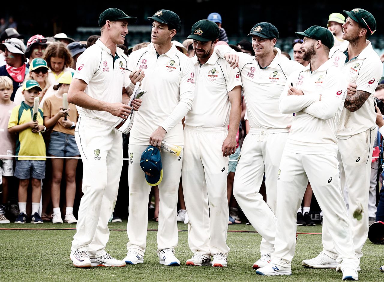Marnus Labuschagne talks to his team-mates, Australia v New Zealand, 3rd Test, Sydney, 4th day, January 6, 2020