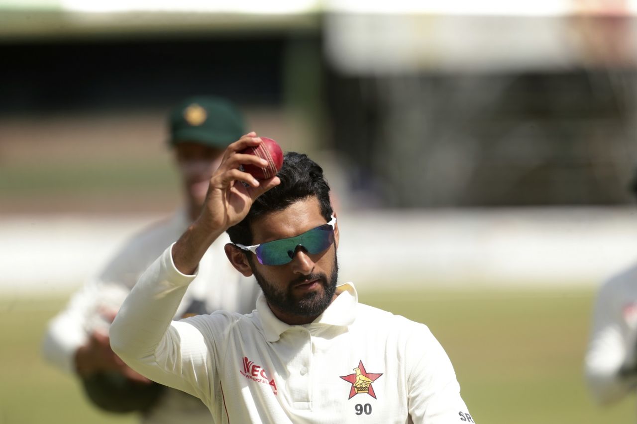 Sikandar Raza acknowledges the applause after picking up a seven-wicket haul, Zimbabwe v Sri Lanka, 2nd Test, Harare, 3rd day, January 29, 2020