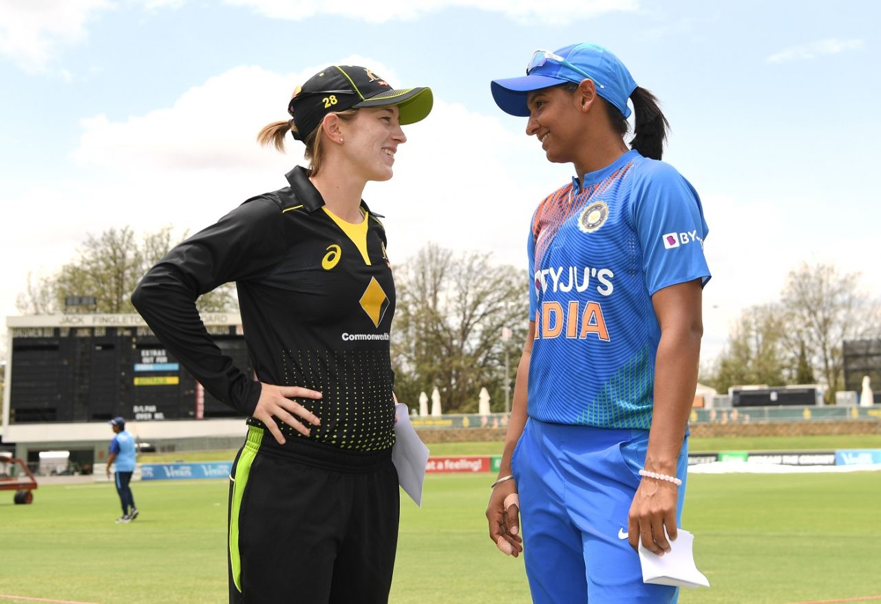 Rachael Haynes and Harmanpreet kaur at the toss, Australia v India, Women's T20I tri-series, Canberra, February 2, 2020