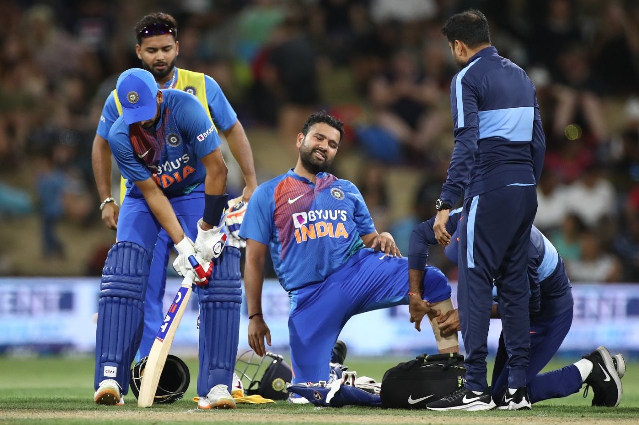 Rohit Sharma had to retire hurt after picking up an injury, New Zealand v India, 5th T20I, Mount Maunganui, February 2, 2020