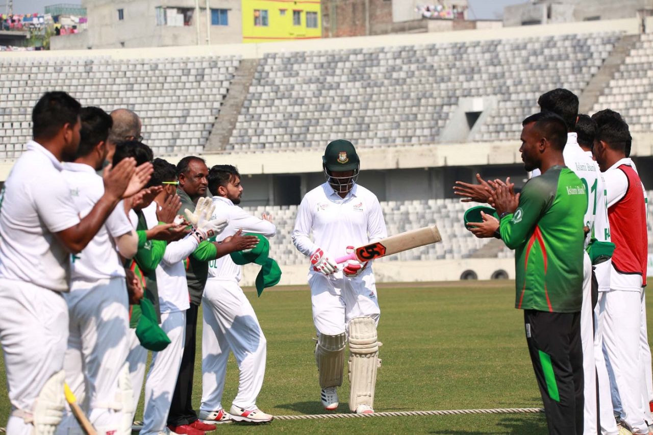 Tamim Iqbal gets a guard of honour, Central Zone v East Zone, Bangladesh Cricket League, 3rd day, Dhaka, February 2, 2020
