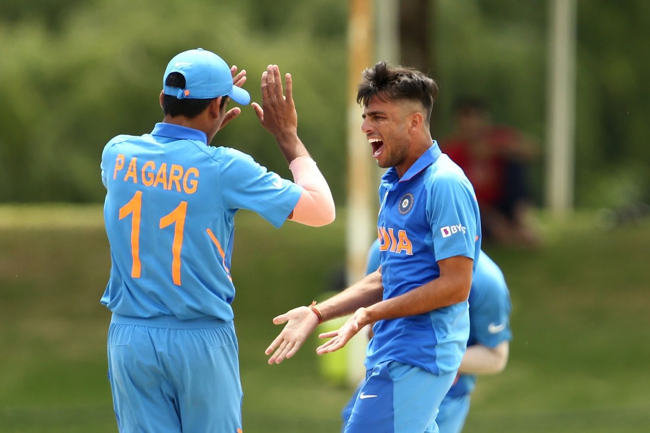 Ravi Bishnoi celebrates a wicket with Priyam Garg, India v Pakistan, U-19 World Cup semi-final, Potchefstroom, February 4, 2020