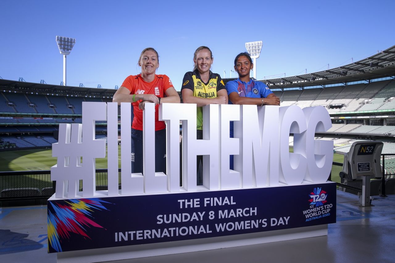 Meg Lanning poses with Heather Knight and Harmanpreet Kaur at the #FILLTHEMCG event, Melbourne Cricket Ground, February 4, 2020