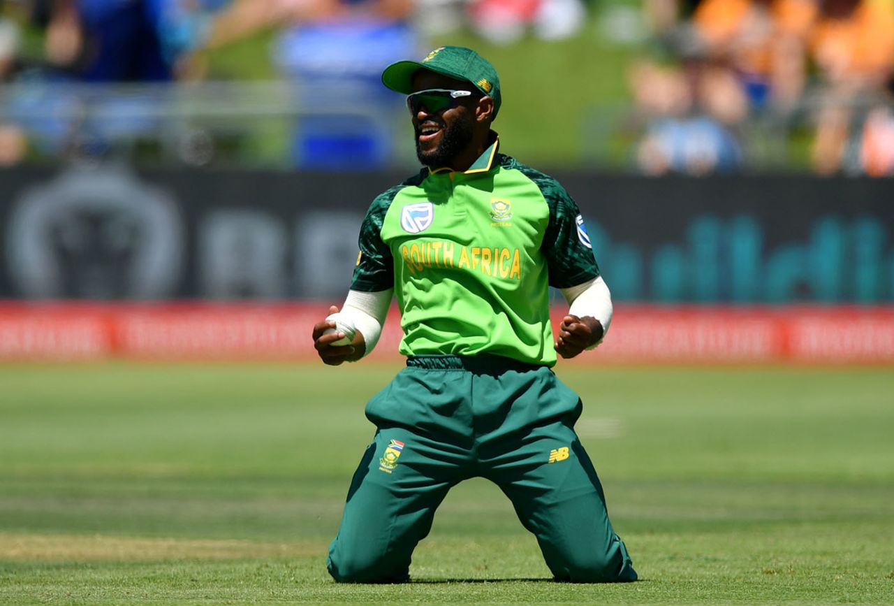 Temba Bavuma celebrates after taking a catch to dismiss Eoin Morgan, 1st ODI, Cape Town, February 4, 2020