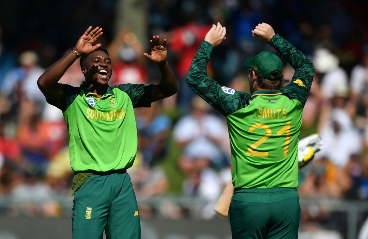 Lutho Sipamla celebrates his maiden ODI wicket, South Africa v England, 1st ODI, Cape Town, February 4, 2020