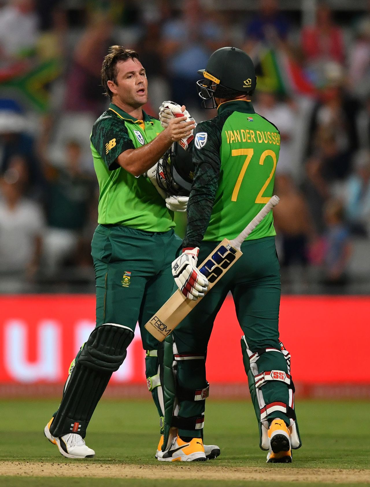 Jon-Jon Smuts and Rassie van der Dussen saw South Africa home, South Africa v England, 1st ODI, Cape Town, February 4, 2020