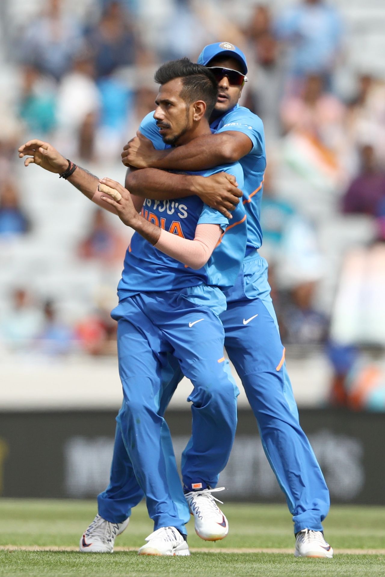 Yuzvendra Chahal and Mayank Agarwal celebrate a wicket, New Zealand v India, 2nd ODI, Auckland, February 8, 2020