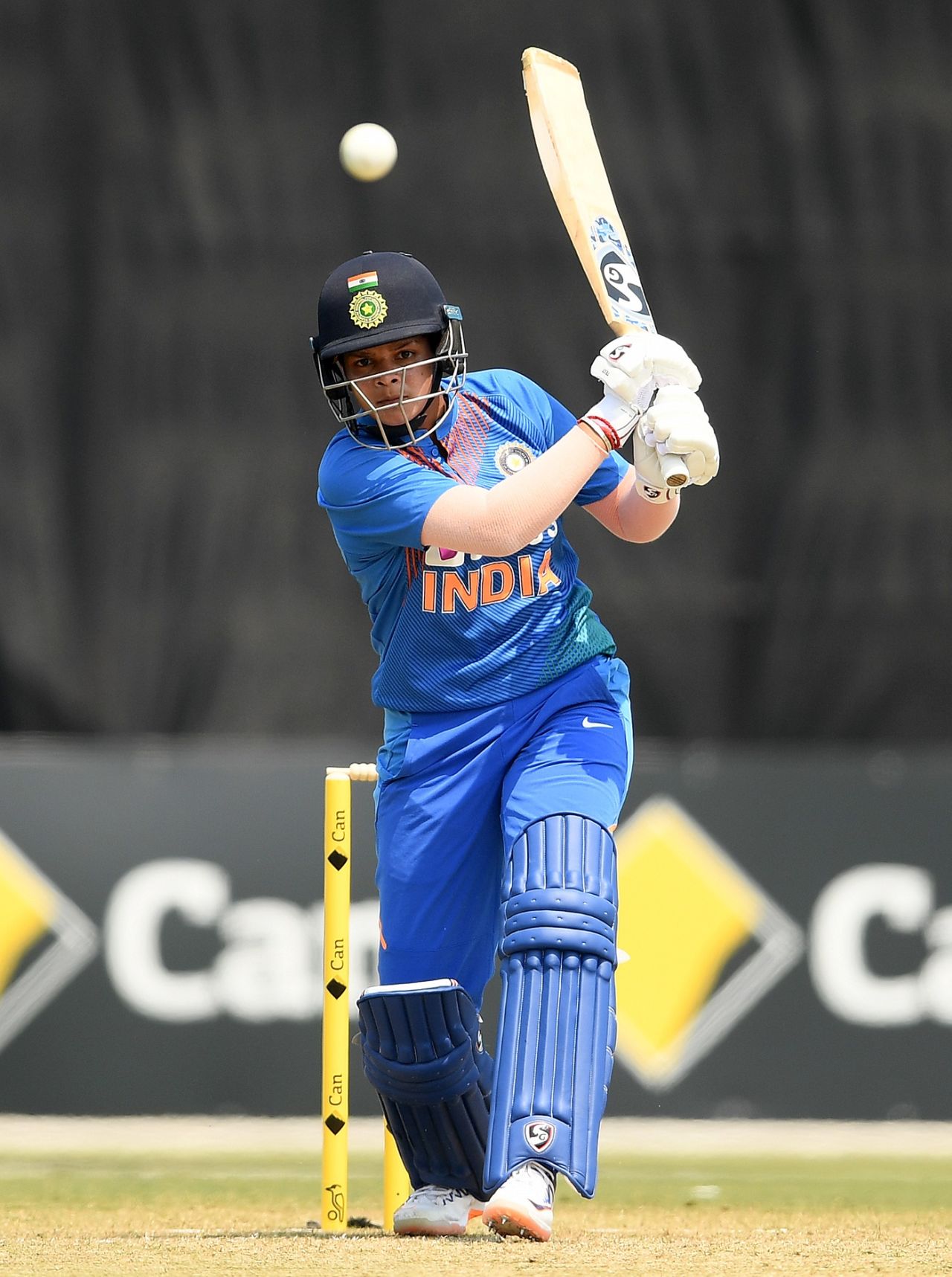 Shafali Verma goes downtown, Australia v India, Tri-Nation Women's T20 Series, Melbourne, February 8, 2020
