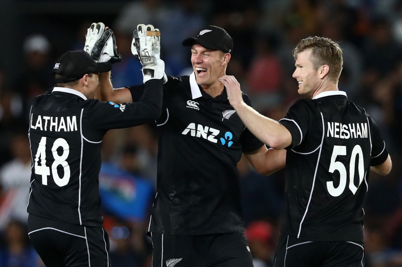 Tom Latham, Kyle Jamieson and Jimmy Neesham celebrate a wicket, New Zealand v India, 2nd ODI, Auckland, February 8, 2020