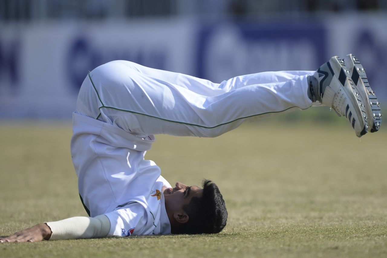 Naseem Shah does some stretching, Pakistan v Bangladesh, 1st Test, Rawalpindi, February 9, 2020