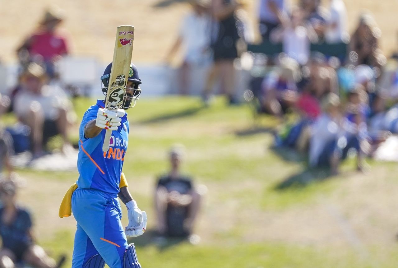 KL Rahul raises his bat to acknowledge the crowd, New Zealand v India, 3rd ODI, Mount Maunganui, February 11, 2020