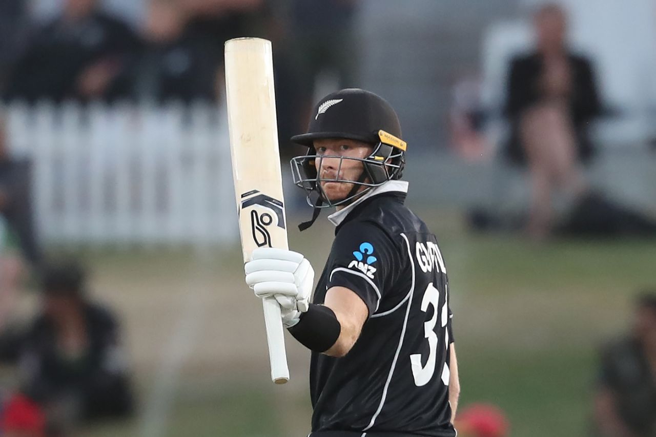 Martin Guptill acknowledges the cheers after getting to his half-century, New Zealand v India, 3rd ODI, Mount Maunganui, February 11, 2020