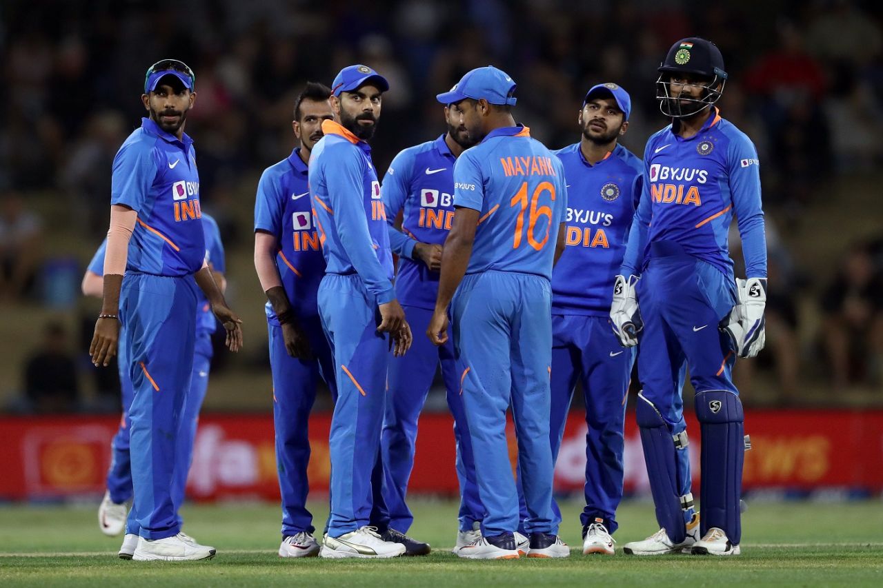Virat Kohli and his team-mates look on, New Zealand v India, 3rd ODI, Mount Maunganui, February 11, 2020
