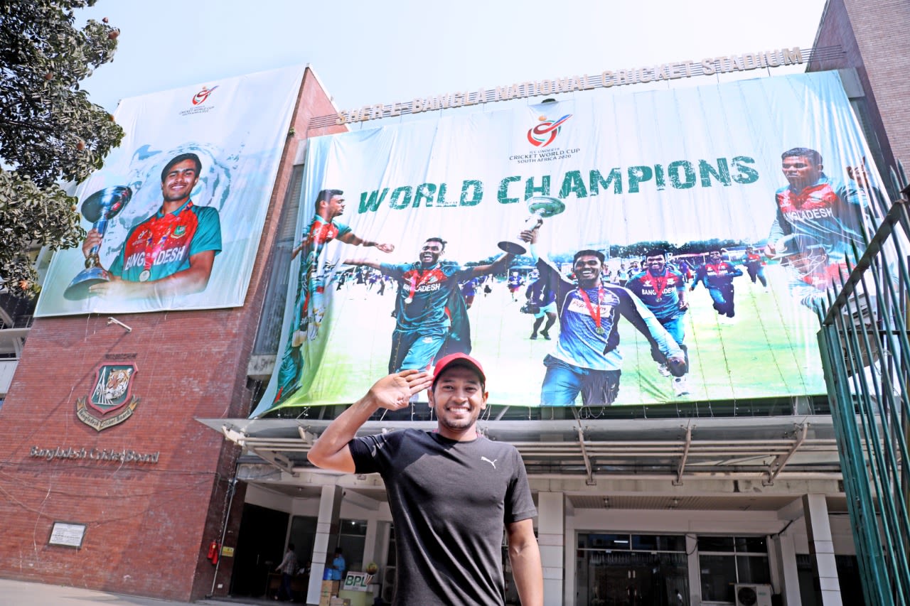 Mushfiqur Rahim strikes a happy pose in front of a poster of the world champions, Dhaka, February 12, 2020