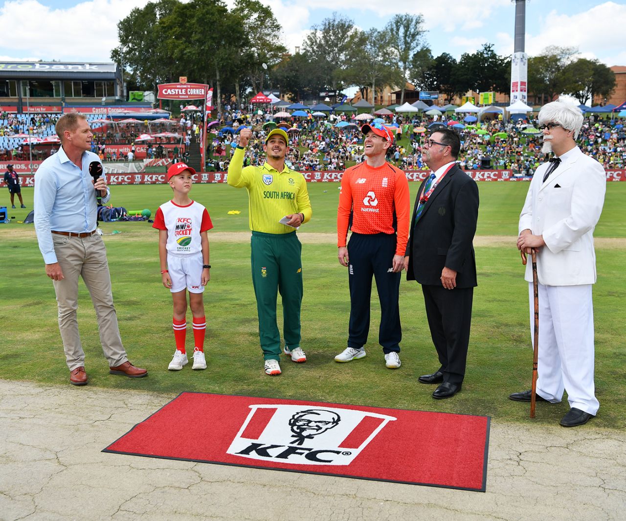 Quinton de Kock and Eoin Morgan at the toss, South Africa v England, 3rd T20I, Centurion. February 16, 2020