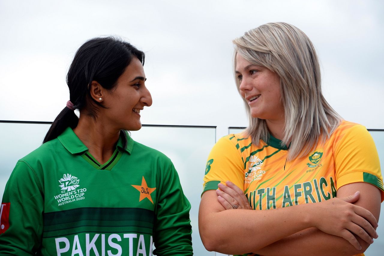Bismah Maroof and Dane van Niekerk share a light moment during the captains' photoshoot, Syndey, February 17, 2020