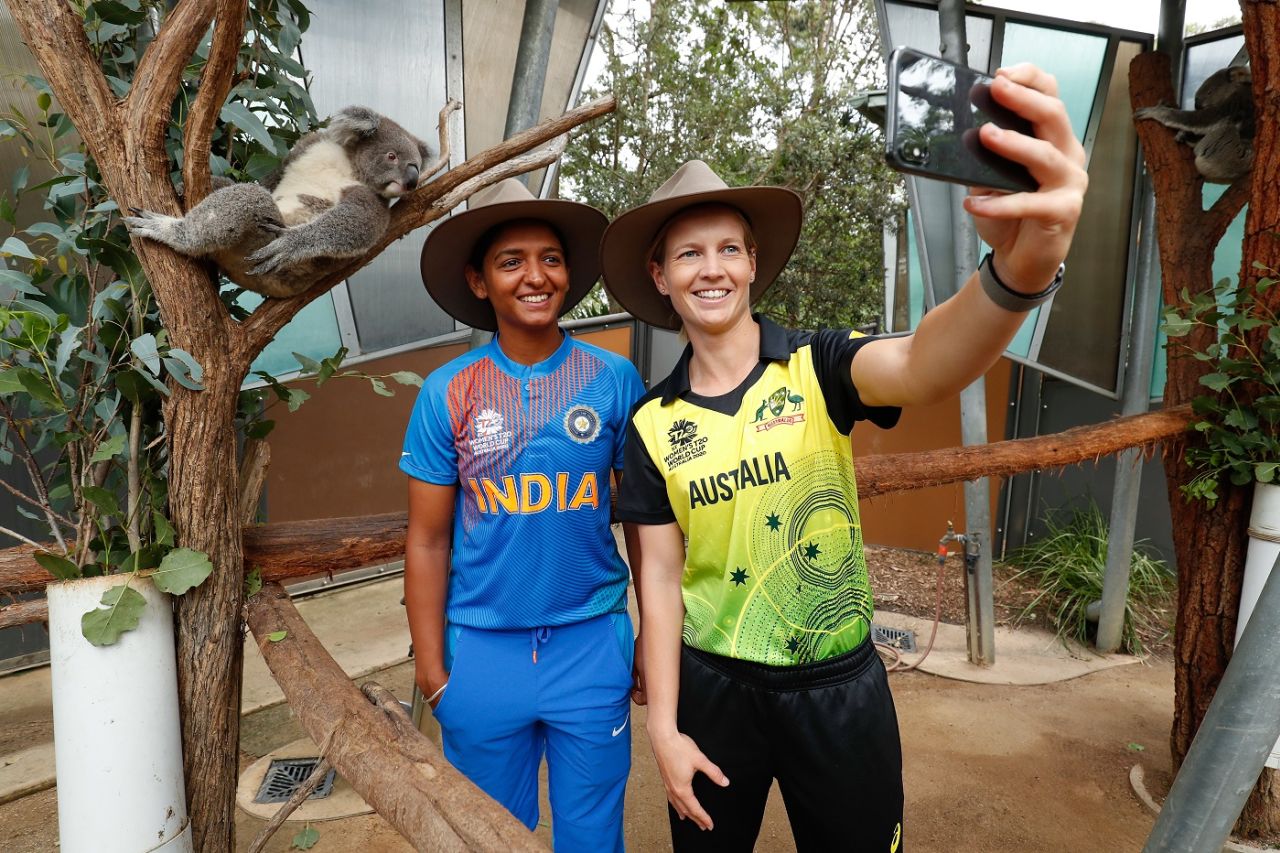 Meg Lanning and Harmanpreet Kaur take a selfie with a koala, Syndey, February 17, 2020
