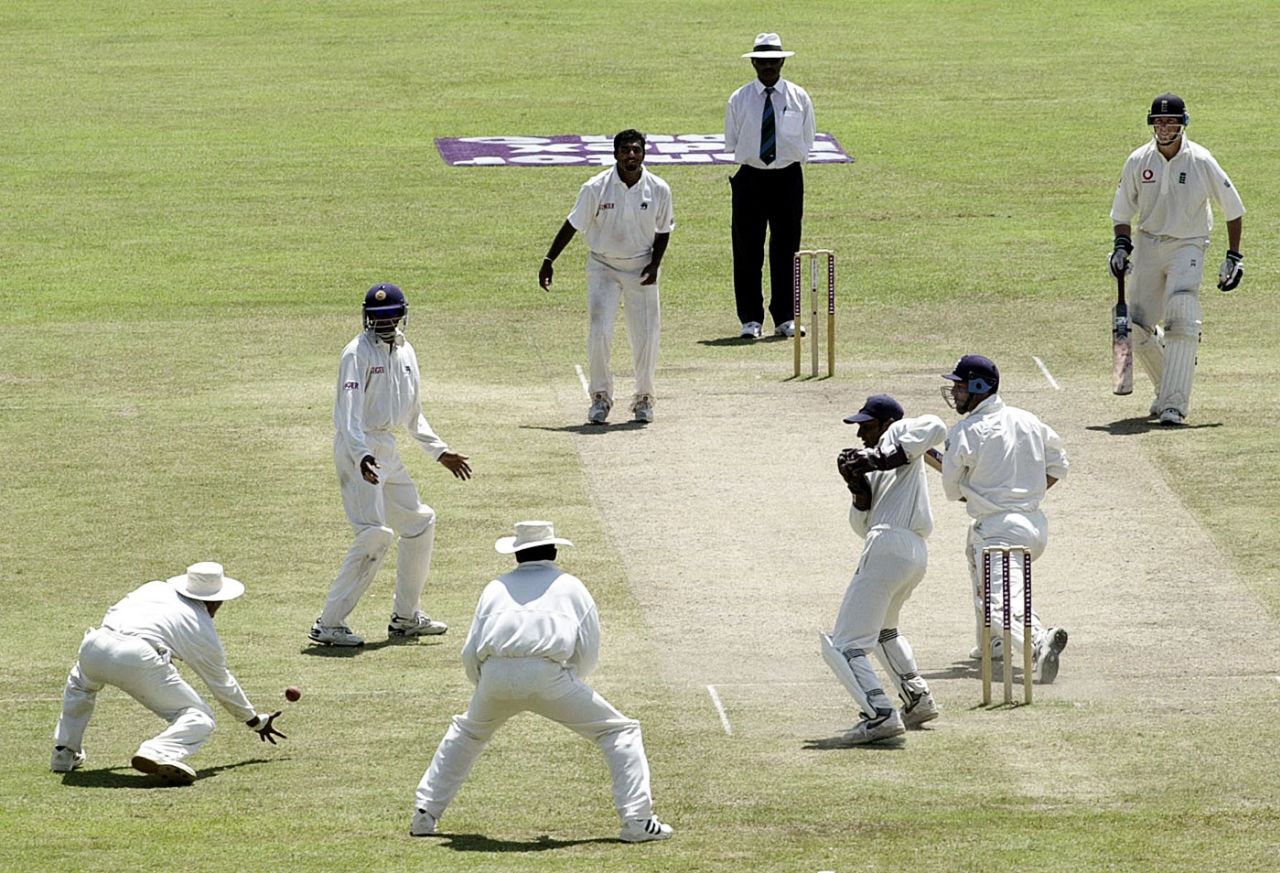 Muttiah Muralitharan watches a close-in fielder try to take a catch off Graham Thorpe, Sri Lanka v England, 1st Test, Galle, 3rd day, February 24, 2001