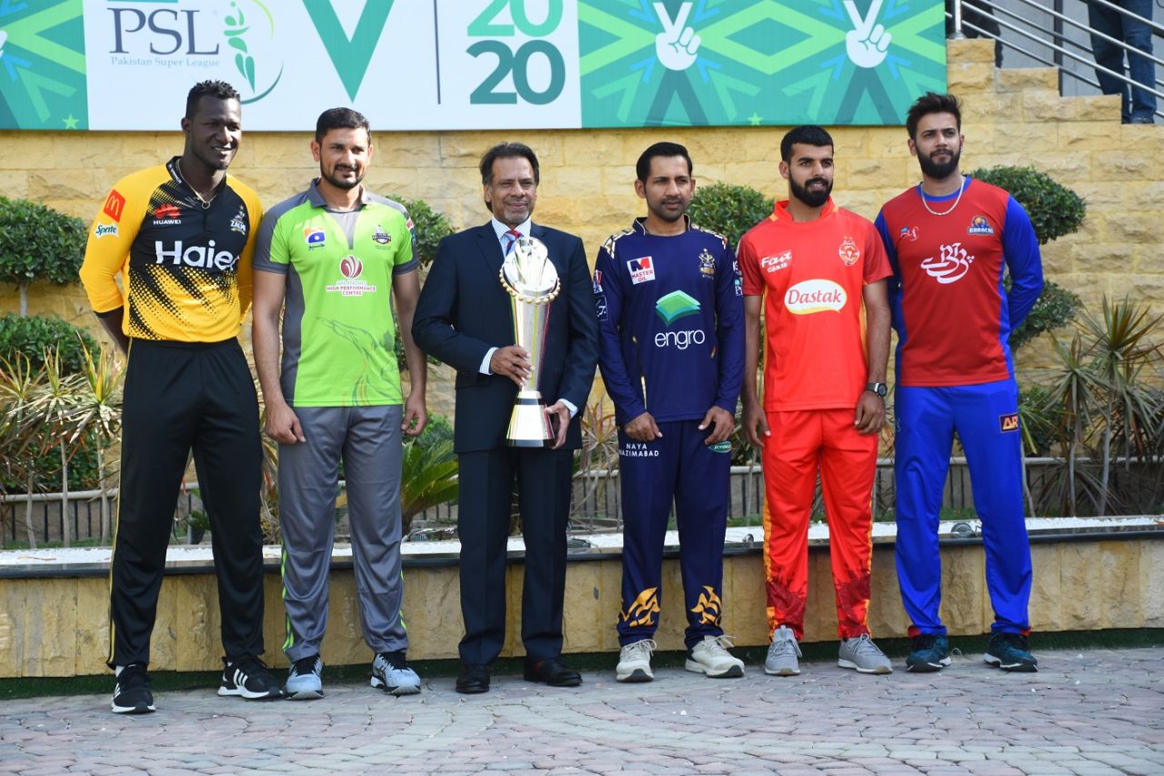  Darren Sammy, Sohail Akhtar, Sarfaraz Ahmed, Shadab Khan and Imad Wasim pose with the PSL trophy, PSL 2020, February 20, 2020