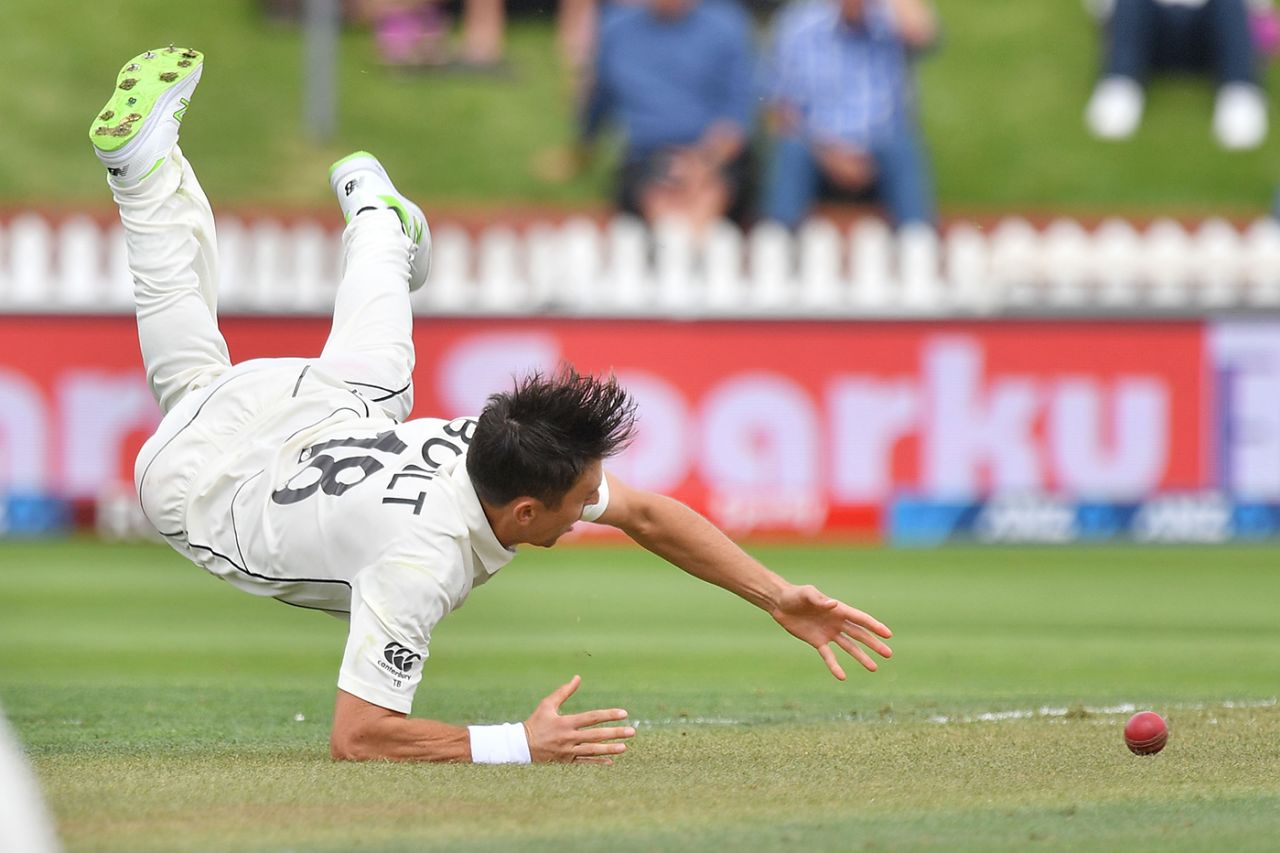 Trent Boult dives valiantly in an attempt to take a return catch, New Zealand v India, 1st Test, Wellington, 1st day, February 21, 2020