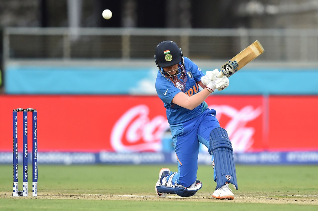 Shafali Verma sends one over cover against Australia, Australia v India, Women's T20 World Cup, Sydney, February 21, 2020