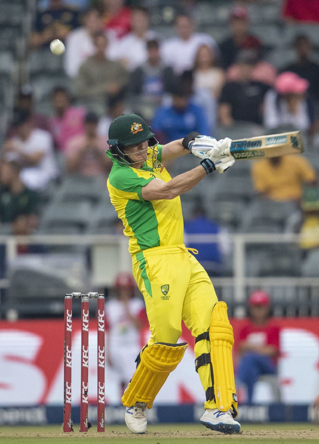 Steven Smith swipes at a short ball, South Africa v Australia, 1st T20I, Johannesburg, February 21, 2020
