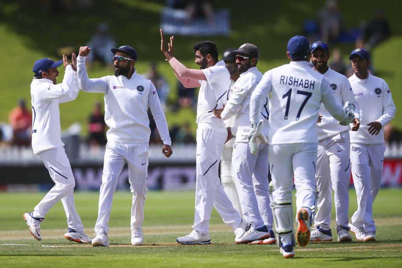 Virat Kohli and Jasprit Bumrah celebrate BJ Watling's dismissal, New Zealand v India, 1st Test, Wellington, 3rd day, February 23, 2020