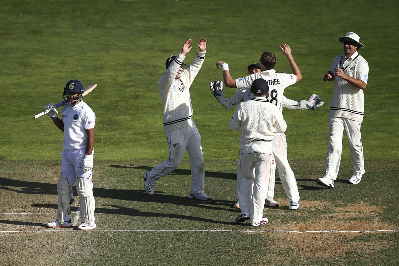 Tim Southee and his team-mates celebrate Mayank Agarwal's wicket, New Zealand v India, 1st Test, Wellington, 3rd day, February 23, 2020