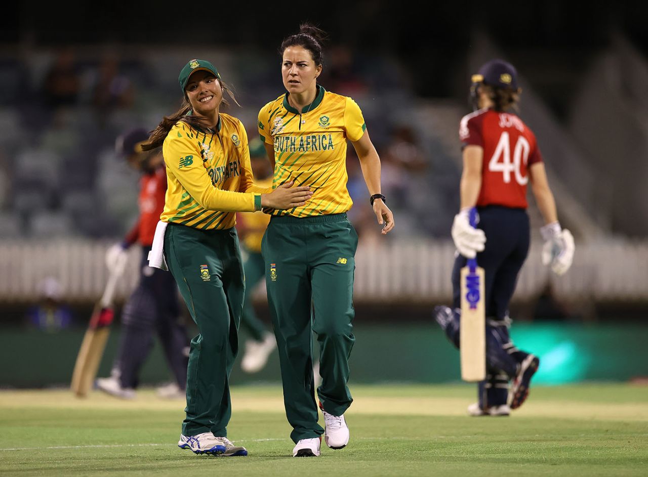 Marizanne Kapp of South Africa celebrates after taking the wicket of Amy Jones, England v South Africa, ICC Women's T20 World Cup, Perth, February 23 2020