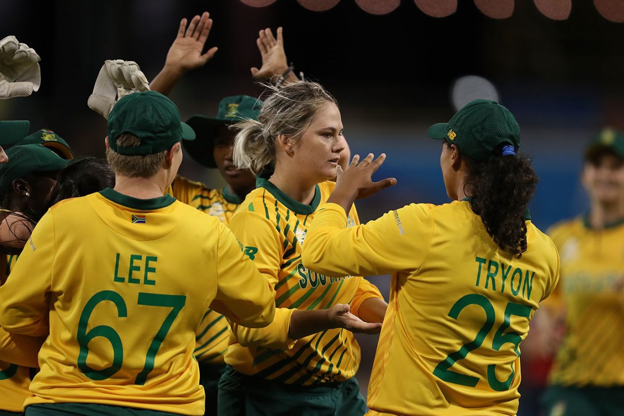 Dane van Niekerk celebrates the wicket of Heather Knight, England v South Africa, ICC Women's T20 World Cup, Perth, February 23 2020