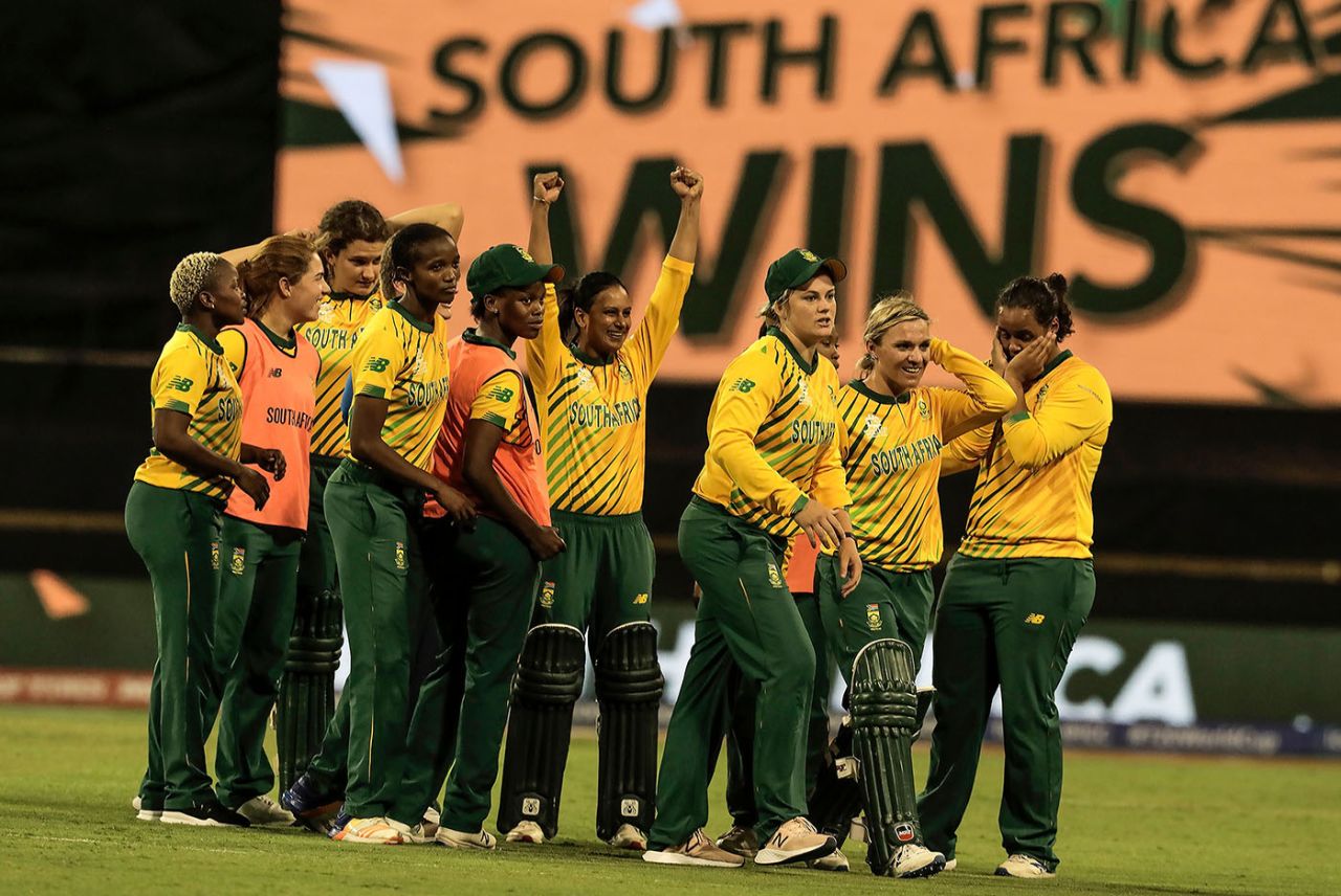 Mignon Du Preez and Dane van Niekerk lead their team in celebration after defeating England, England v South Africa, ICC Women's T20 World Cup, Perth, February 23 2020