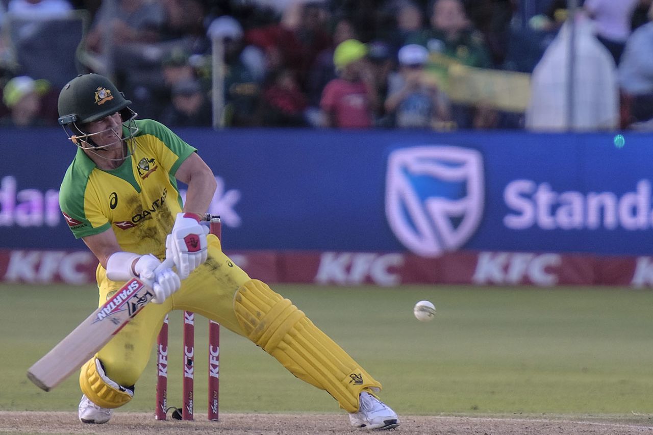 David Warner attempts a switch hit, South Africa v Australia, 2nd T20I, Port Elizabeth, February 23, 2020