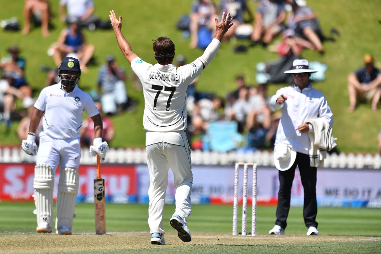 Colin de Grandhomme appeals successfully for an lbw, New Zealand v India, 1st Test, Wellington, 4th day, February 24, 2020