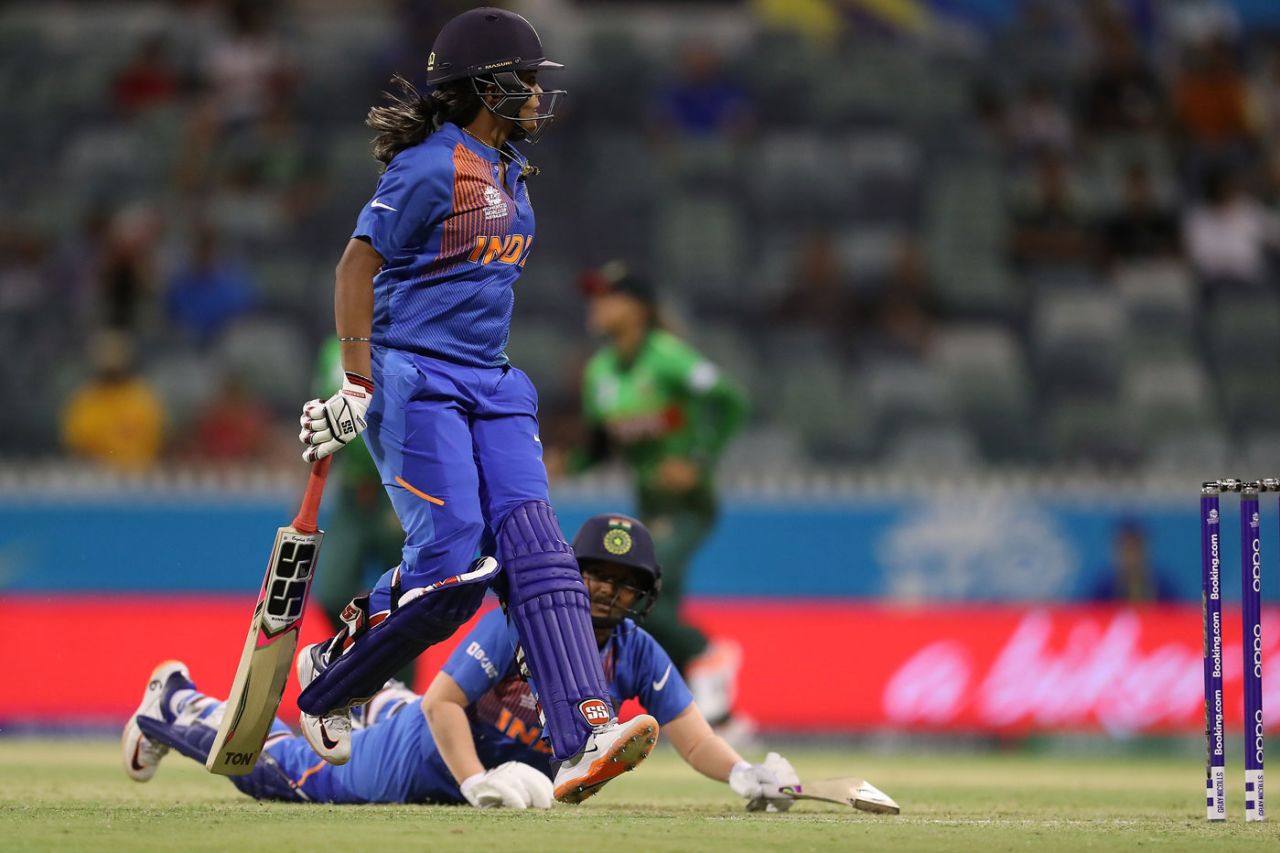 Deepti Sharma and Veda Krishnamurthy scramble for the same end after a mix-up, India v Bangladesh, T20 World Cup, Perth, February 24, 2020