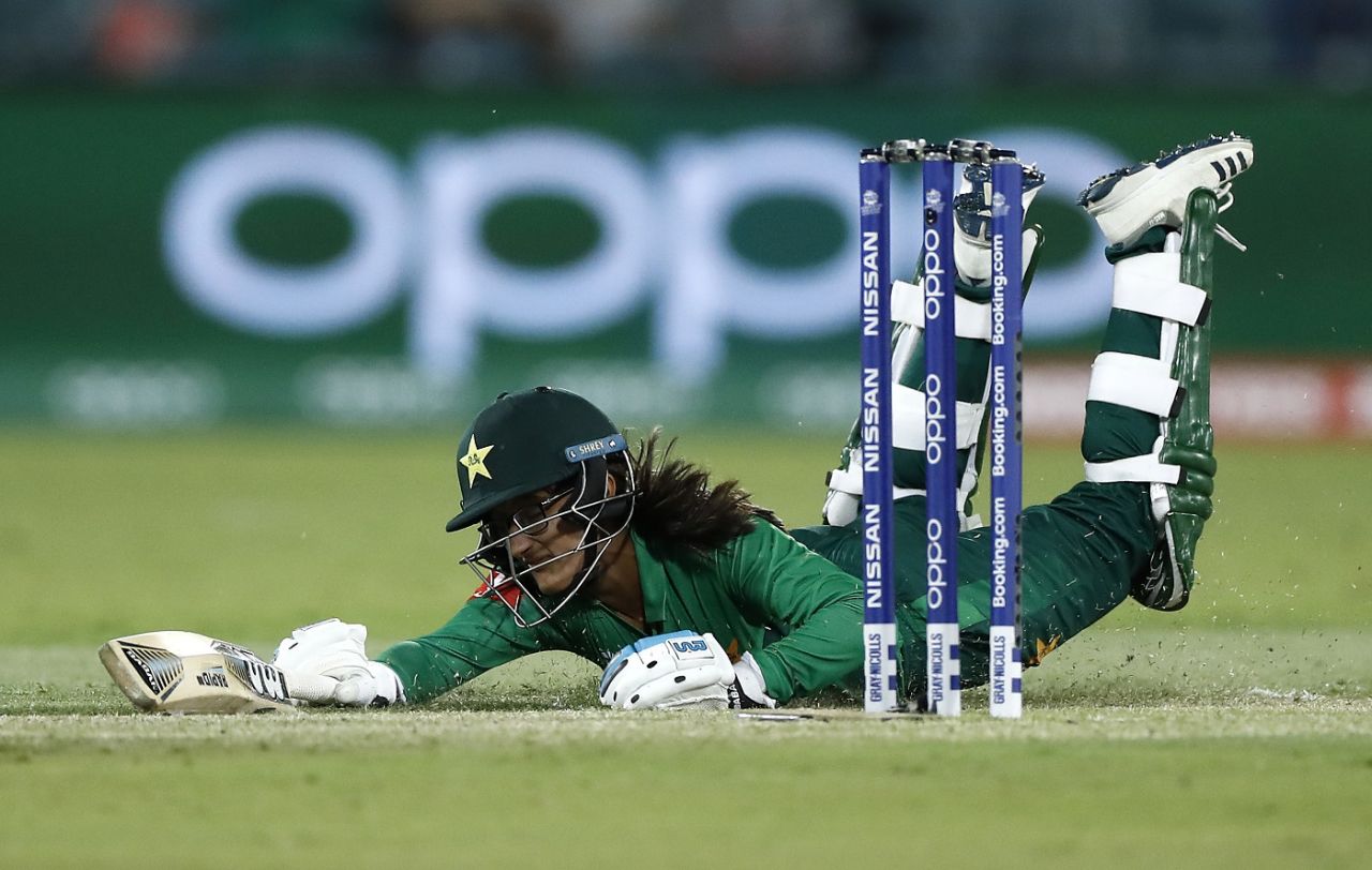 Muneeba Ali dives to complete a run, Pakistan v West Indies, Women's T20 World Cup 2020, Canberra, February 26, 2020