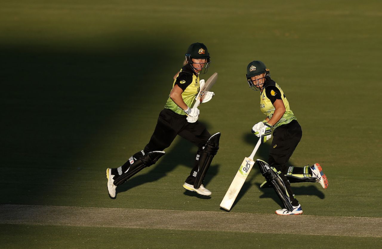 Beth Mooney and Alyssa Healy run across, Australia v Bangladesh, Women's T20 World Cup, Group A, Canberra, February 27, 2020