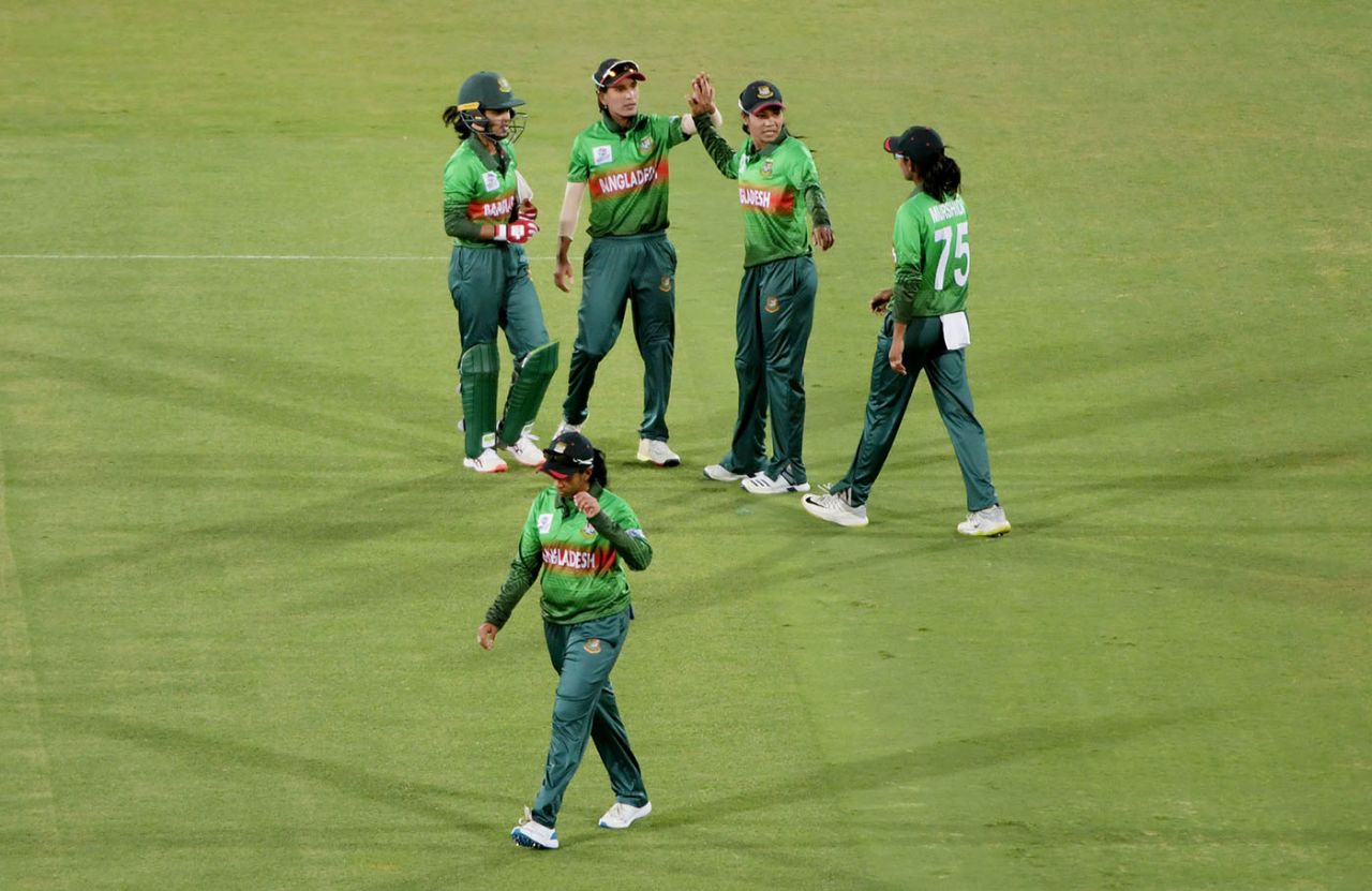 Bangladesh celebrate after a wicket, Australia v Bangladesh, Group A, T20 World Cup, Canberra, February 27, 2020